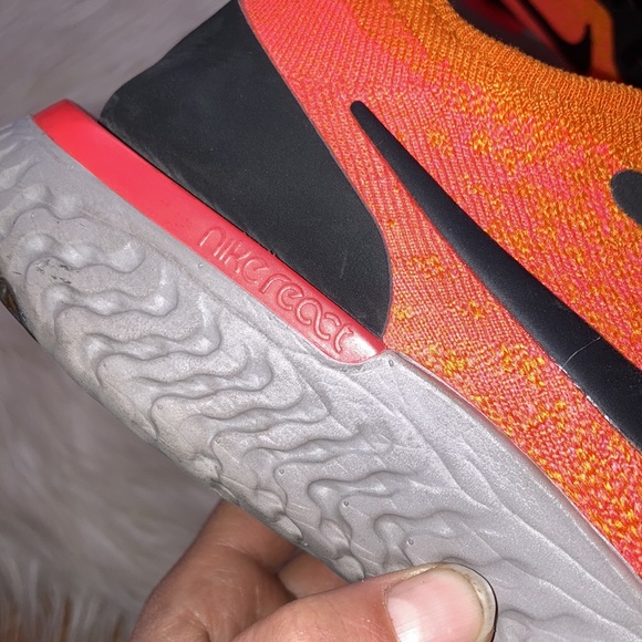 Nike Epic React Flyknit Running Shoes SZ 9 - Picture 4 of 11